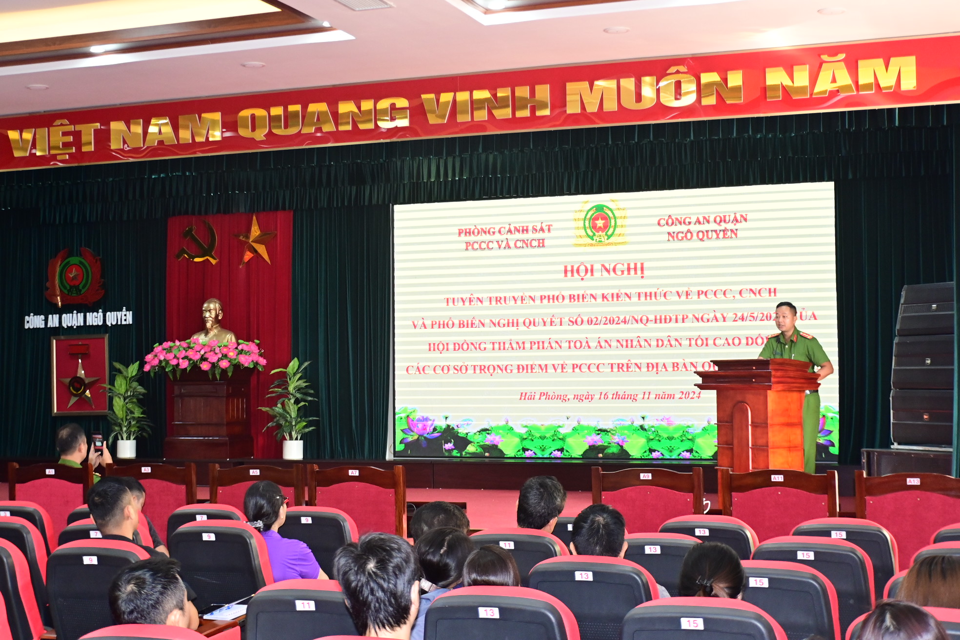 Công an quận Ngô Quyền: Tổ chức tuyên truyền, phổ biến kiến thức về PCCC, CNCH và Nghị quyết  số 02 của Hội đồng Thẩm phán Tòa án nhân dân tối cao cho 200 chủ đăng ký kinh doanh trên địa bàn 